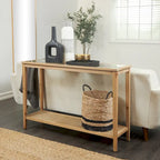 Mesa Consola Delgada de Madera con Tapa de Cristal y Estante de Ratán, 119 cm, Marrón