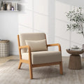 Sillón decorativo tapizado en tela con patas de madera