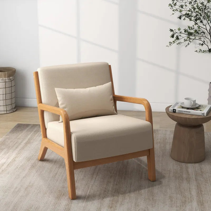 Sillón decorativo tapizado en tela con patas de madera