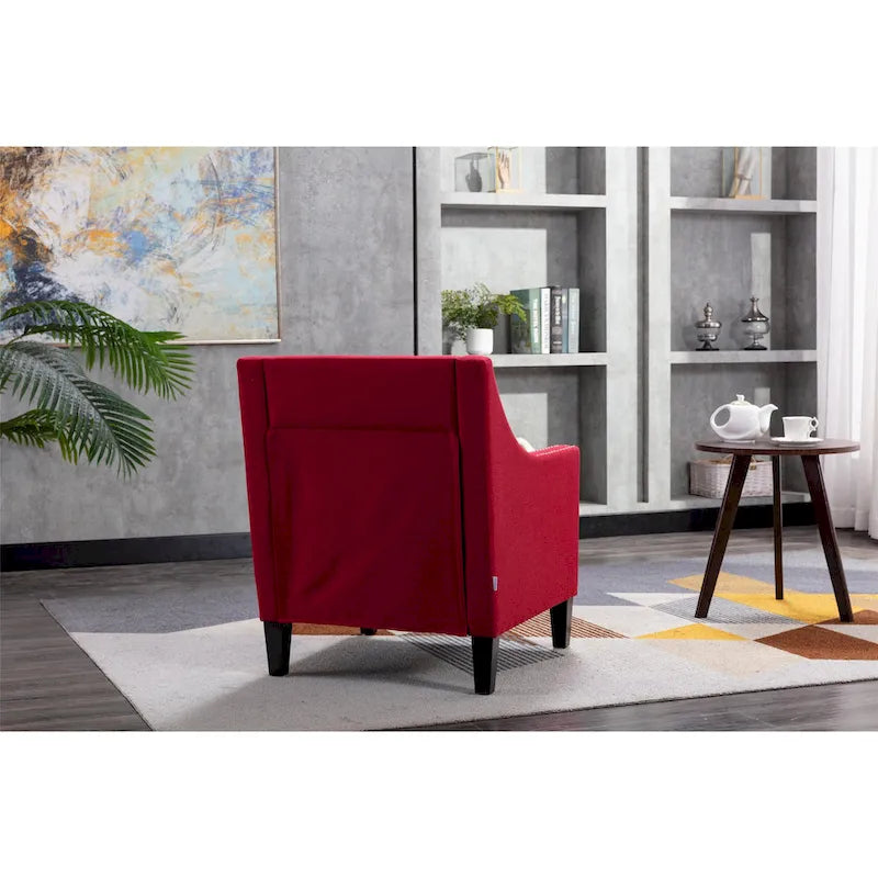 Sillón tapizado en lino con tachuelas y patas de madera maciza