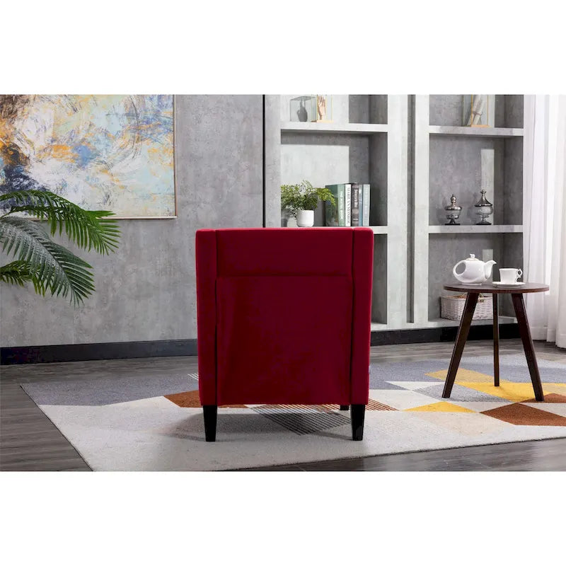 Sillón tapizado en lino con tachuelas y patas de madera maciza