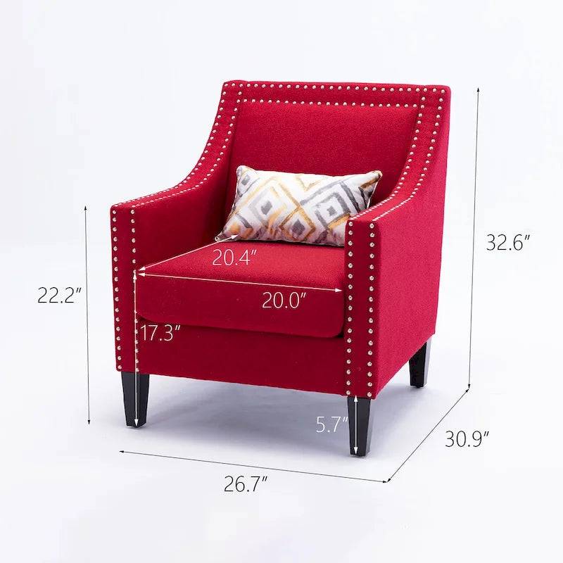 Sillón tapizado en lino con tachuelas y patas de madera maciza