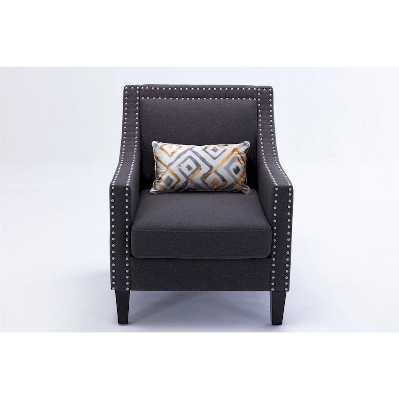 Sillón tapizado en lino con tachuelas y patas de madera maciza