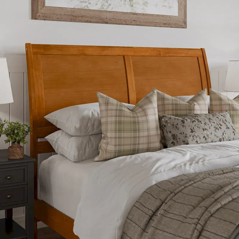 Cama de plataforma de perfil bajo de madera maciza Portland con piecera a juego