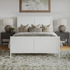 Cama de plataforma de perfil bajo de madera maciza Portland con piecera a juego