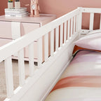 Estructura de cama infantil de madera para el suelo con barandillas de seguridad