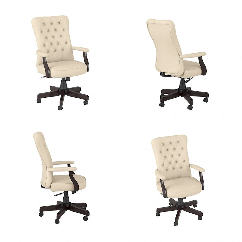 Sillón de oficina con respaldo alto, capitoné y reposabrazos