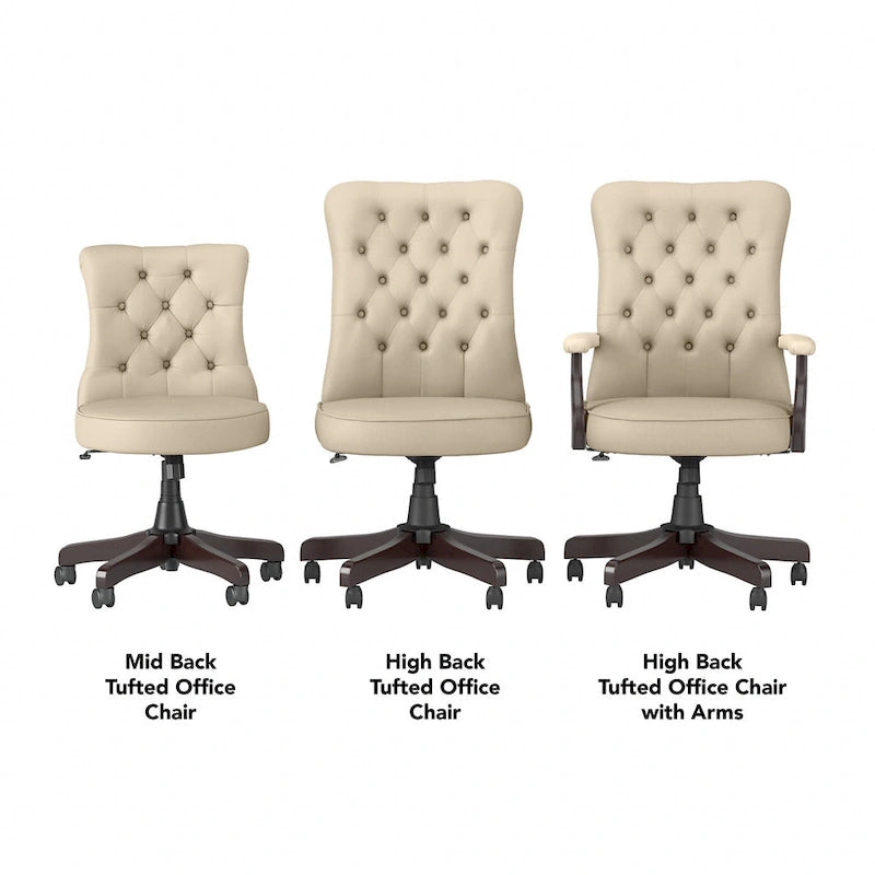 Sillón de oficina con respaldo alto, capitoné y reposabrazos