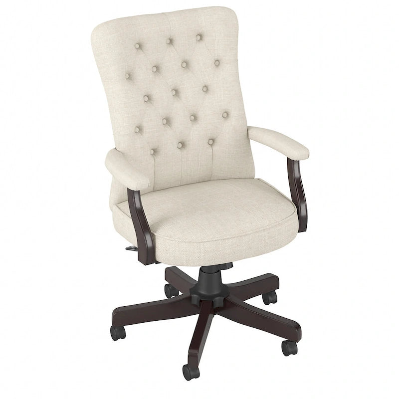 Sillón de oficina con respaldo alto, capitoné y reposabrazos