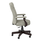 Sillón de oficina con respaldo alto, capitoné y reposabrazos